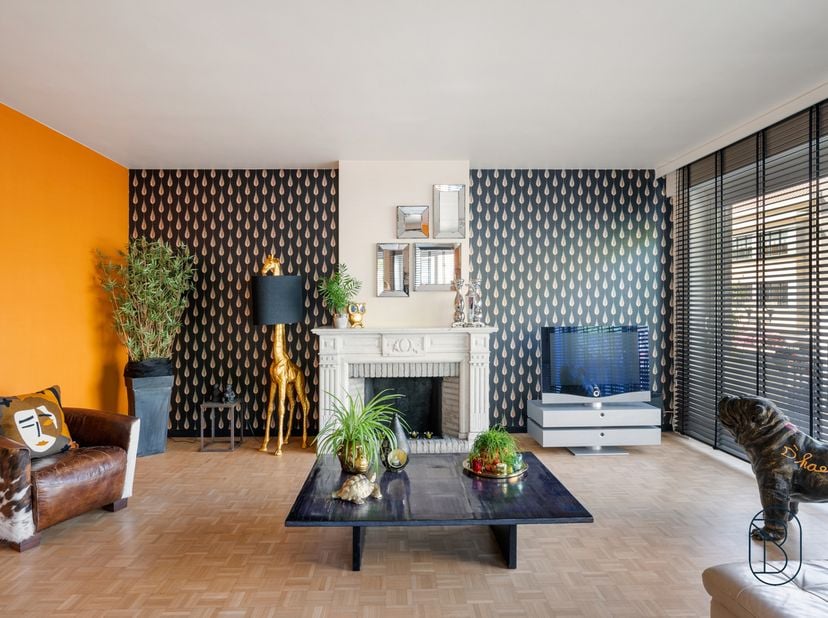Appartement spacieux et prêt à emménager avec 4 chambres et une terrasse exceptionnelle de 63 m² en plein centre de Renaix, dans la rue commerçante et