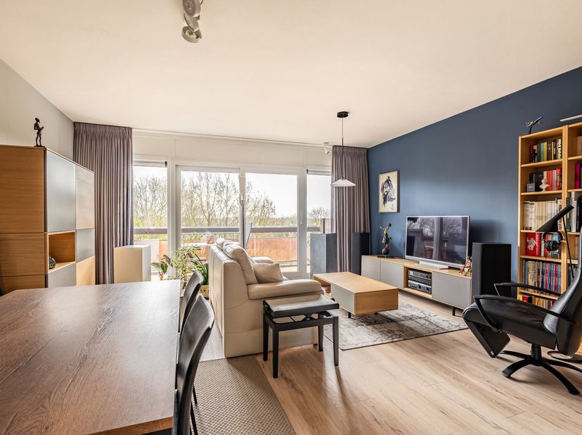 Instapklaar 3-slaapkamer appartement met terras en groen zicht in rustige buurt te Edegem<br />
Op een rustige en groene locatie in Edegem bevindt zic