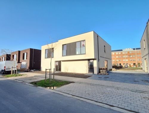                                         Koppelwoning te koop in Roeselare, € 383.418

