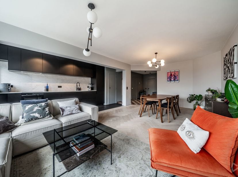 Infos &amp;amp; visites – 02 315 51 71<br />
We Invest Brussels vous présente ce superbe appartement de 102 m², idéalement situé Rue du Vindictive 6, dans