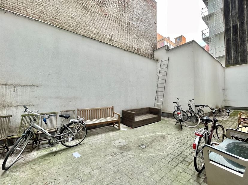 RÉSERVÉ AUX ÉTUDIANTS - STUDENTS ONLY (POUR UNE VISITE, APPELEZ LE +32 384 14 14)<br />
<br />
Situation : Cette chambre d'étudiant est située sur l