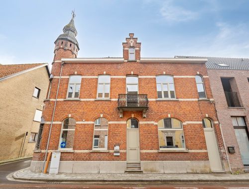                                         Maison de maître à vendre à Zwevezele, € 469.000
