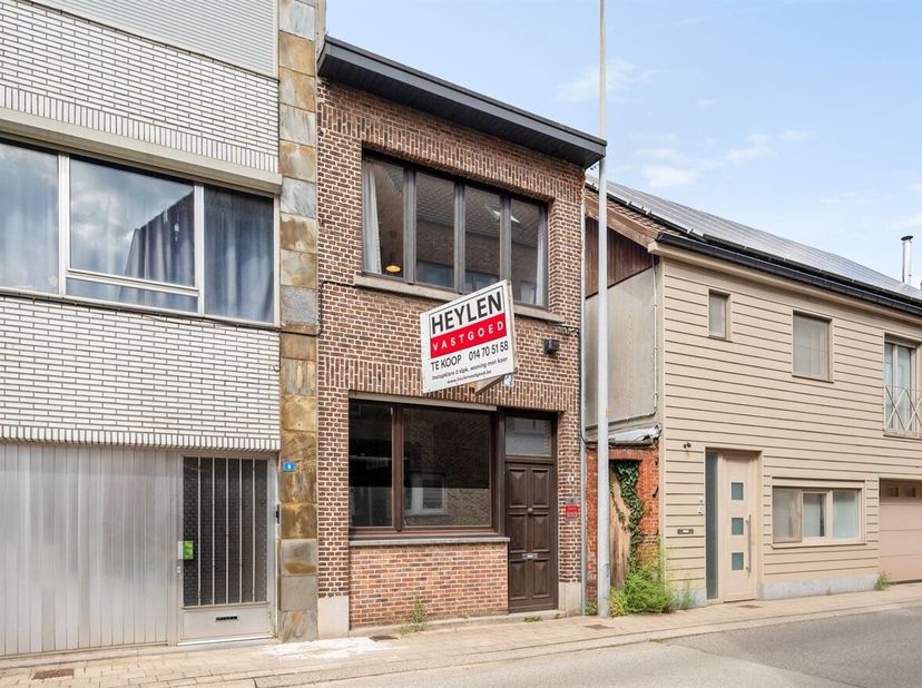Instapklare 2 slpk. woning met koer <br />
Ligging: Deze woning bevindt zich midden in het centrum, op wandelafstand van winkels, scholen, horeca, ope