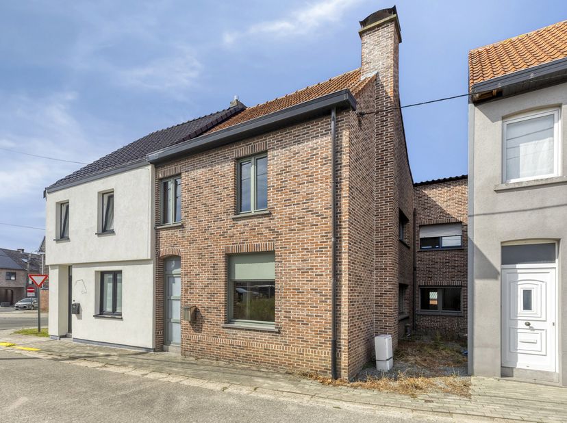 Vous cherchez une maison prête à emménager avec 3 chambres, une installation électrique conforme, sans obligation de rénovation et un garage double sé