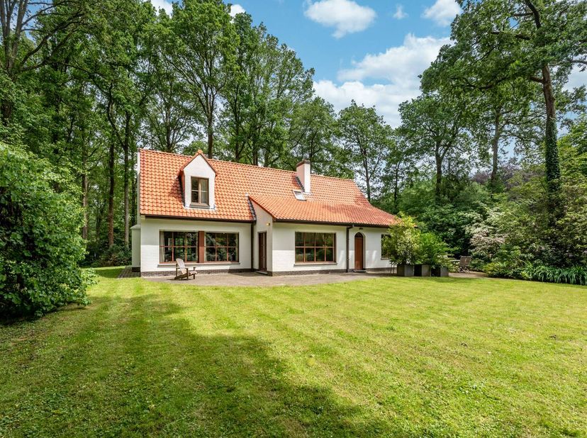 Huis te koop in Veumedreef 9,
                    8020 Waardamme