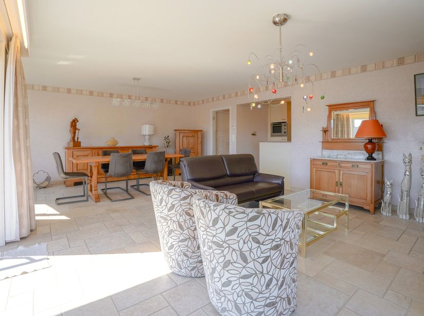 Instapklaar 2-slaapkamerappartement (89m² + 8m² terras) nabij de haven van Nieuwpoort.<br />
<br />
Op een toplocatie in het gezellige stadscentrum va