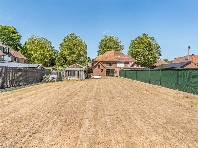 Welkom op de Kersenlaan 14 in Maasmechelen.<br />
<br />
Bent u op zoek naar een ruime gezinswoning met een grote tuin, gelegen in een rustige en aang