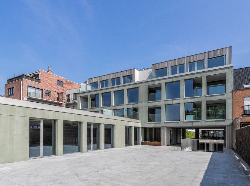 Espace bureau de 71 m². (peut être agrandi à 442 m² aujourd'hui) L'espace est vendu non fini - dans un endroit facilement accessible et Top Project (