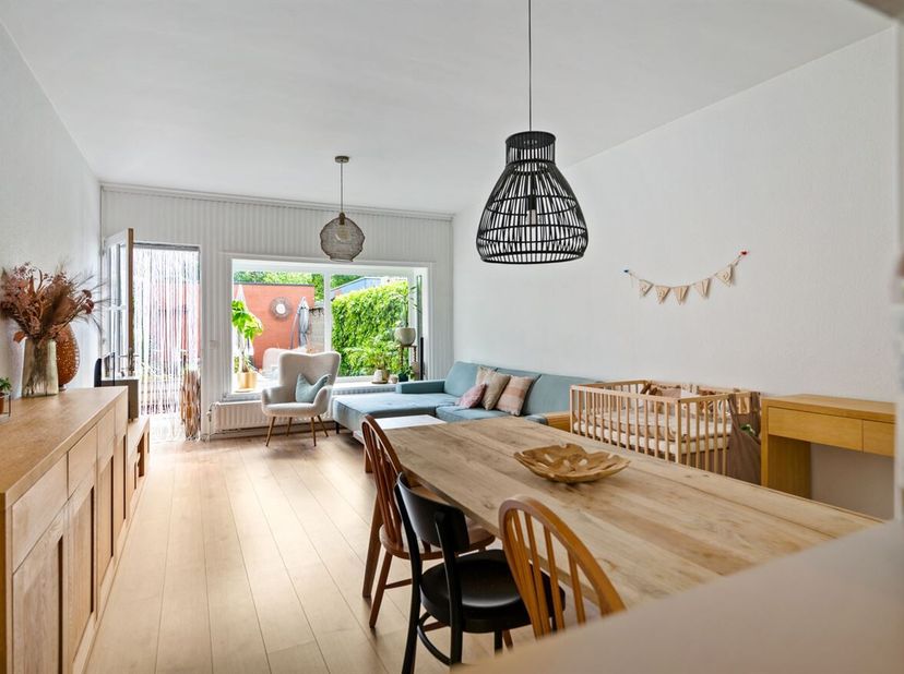 Gelijkvloers appartement met 2 slpks, tuin en garage in het centrum van Herentals<br />
Het appartement is gelegen op de gelijkvloers verdieping van e