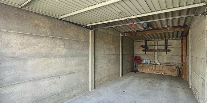 Garage à vendre à 7130 Binche
