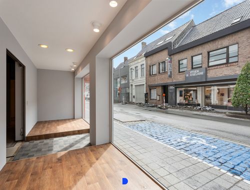                                         Bien commercial à louer à Roeselare, € 800
