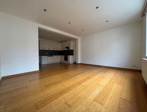                                         Appartement te huur in Ukkel, € 950

