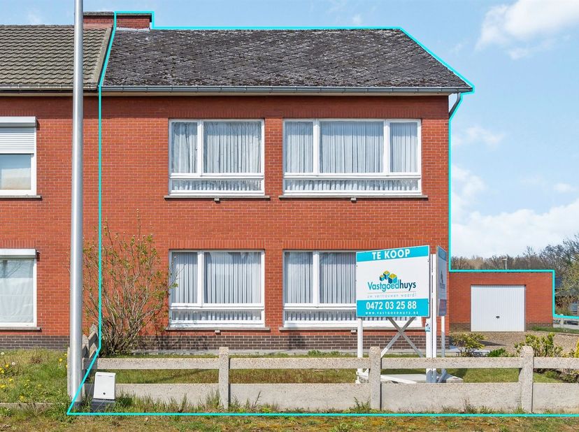 Ben je op zoek naar een solide woning die je volledig naar eigen smaak kan transformeren? Dan is deze woonst precies wat je zoekt!<br />
<br />
Bij