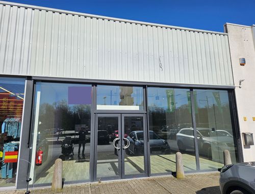                                         Bien commercial à louer à Genk, € 3.155
