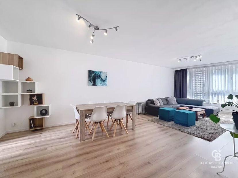 Bel appartement de ± 100 m² situé dans un immeuble construit en 2010 et considéré comme passif (PEB A) lors de la construction.<br />
Ce logement est