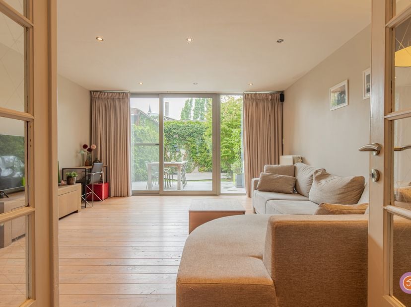 PLAN JOUW BEZOEK: calendly.com/julimmo/nieuwstraat<br />
Vandaag nemen we je mee naar het centrum van Bornem, waar je deze charmante woning terugvindt