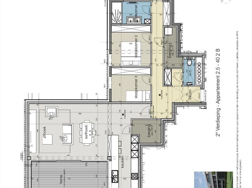 Het appartement is gelegen op de tweede verdieping en werd op plan ingedeeld als volgt:<br />
Open ingerichte keuken, leefruimte met aansluitend overh