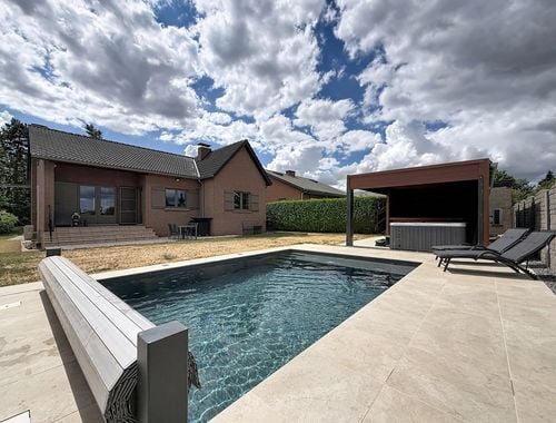                                         Bungalow te koop in Bleret, € 449.000
