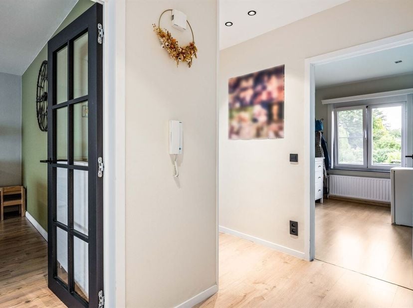 Prachtig gerenoveerd appartement (95m²) voorzien van 3 slaapkamers en zonnig terras (autostaanplaats) op toplocatie te Lint biedt tal van mogelijkhede