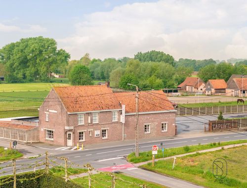                                         Bien commercial avec habitation à vendre à Deinze, € 695.000
