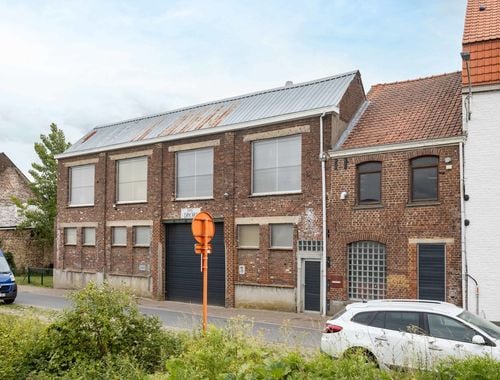                                         Usage mixte à vendre à Renaix, € 325.000
