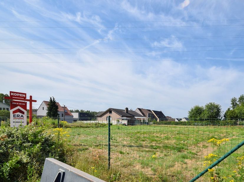 Droomt u van wonen in alle rust, met voldoende ruimte rondom uw woning? Dan is deze bouwgrond in de Windmolenveld te Kersbeek-Miskom beslist een bezoe