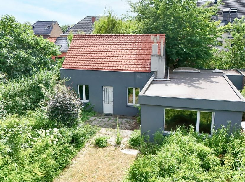Op zoek naar een renovatieproject in het centrum van Lovendegem?<br />
<br />
In de gezellige dorpskern van Lovendegem vinden we deze te renoveren won