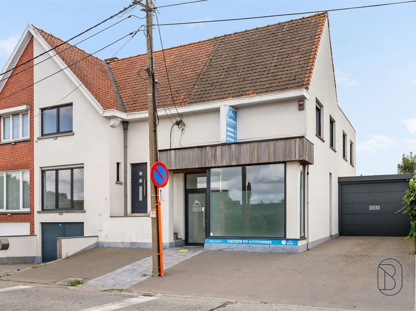 À VENDRE : Spacieuse maison semi-ouverte de 5 chambres, située au coeur de Waregem !<br />
Prix de départ, n'hésitez pas à faire une offre plus élevée