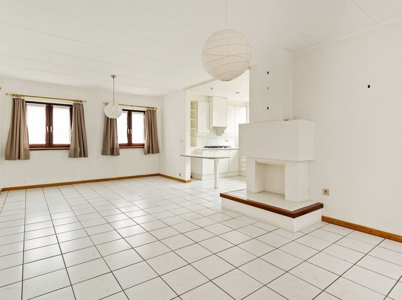 Deze verzorgde en instapklare woning gelegen aan de Klaprooststraat 8 te Leopoldsburg biedt ca. 163 m² bewoonbare oppervlakte en combineert comfort, r
