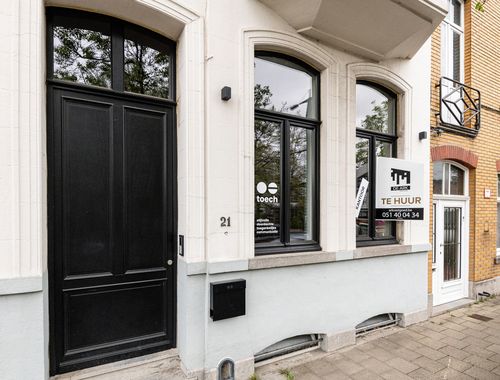                                         Bureaux à louer à Gent, € 2.350
