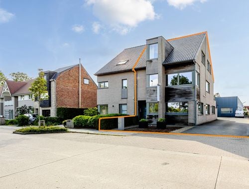                             Bâtiment d’entreprise à vendre à Sint-Pieters
