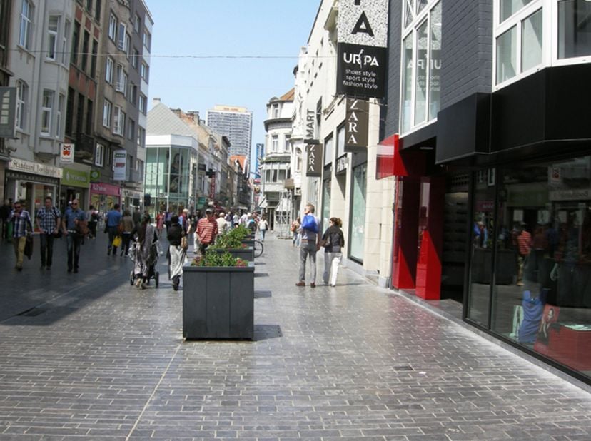 Uniek handelspand te huur in dé winkelstraat van Oostende – Kapellestraat 78<br />
Dit gebouw bevindt zich op een sterke locatie in de Kapellestraat,