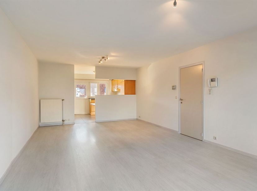 Journée portes ouvertes le samedi 14 mars de 9h30 à 10h30<br />
Sur la Nieuwesteenweg 3B/101 à Nieuwerkerken se trouve cet appartement bien entretenu