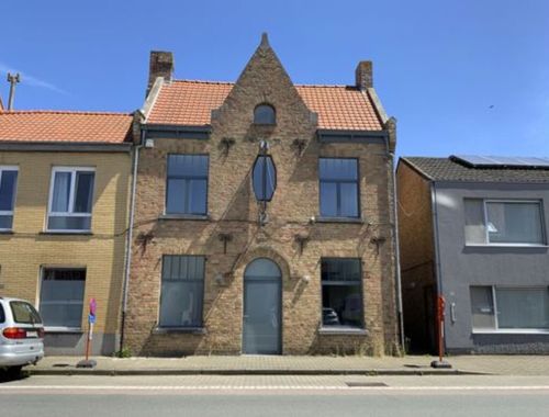                                         Bien commercial à louer à Veurne, € 750
