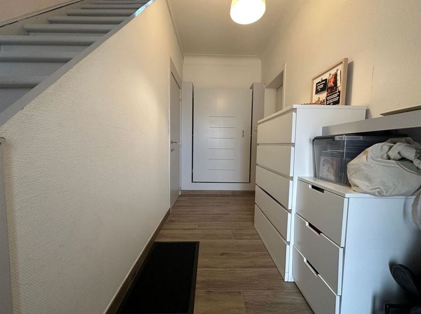 Prachtige instapklare gezinswoning te huur met 3 slaapkamers, 2 badkamers, ruime zolder en grote tuin in Hulshout<br />
Bent u op zoek naar een ruime,