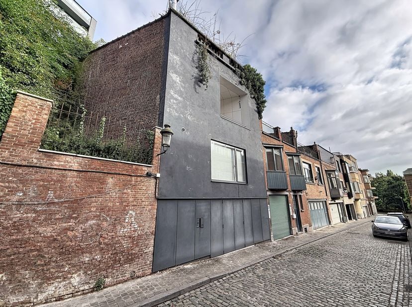 INFORMATIE EN BEZOEKEN – Quentin: 0473 83 59 95 – By the Way presenteert u ‘La Suite Verticale’, een door een architect ontworpen moderne woning van ±