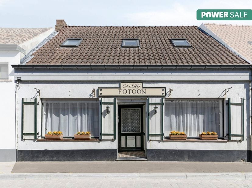 Vous recherchez une propriété qui combine parfaitement vie et affaires ? Alors cette charmante maison de commerce de Lissewege est exactement ce qu'il