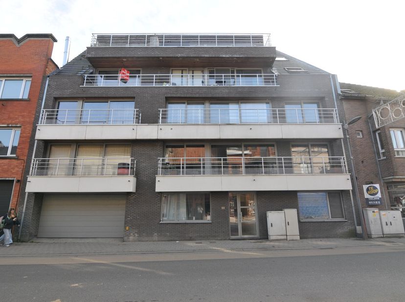 Spacieux appartement de 80m² situé dans une résidence de 10 appartements dans le centre d'Avelgem.<br />
L'appartement est composé d'un hall d'entrée