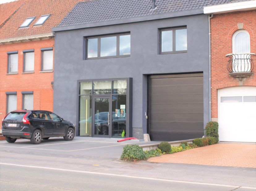 Bien professionnel à louer
                    à 8540 Deerlijk