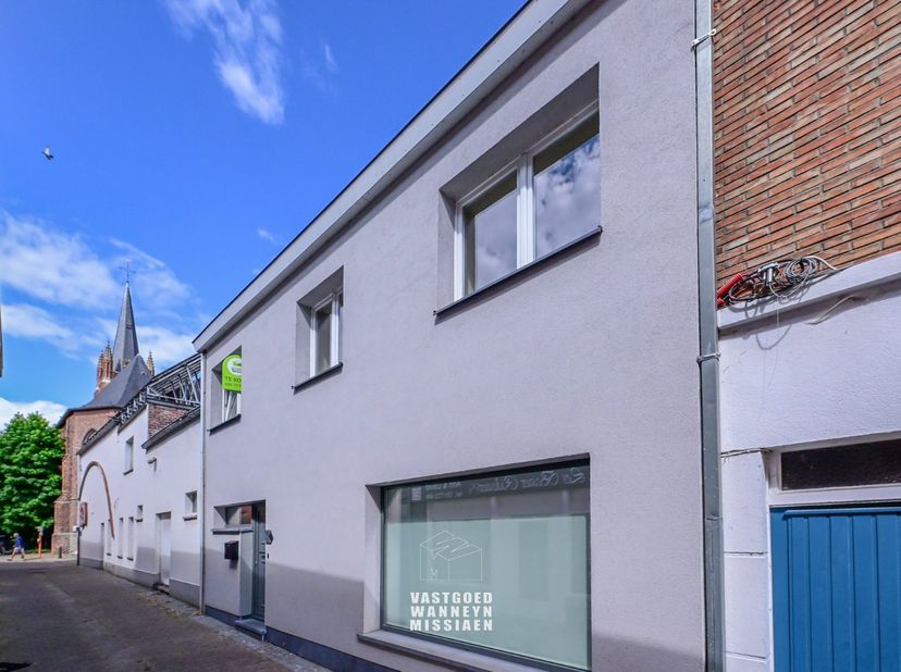 Huis te koop in Guido Gezellestraat 1,
                    8750 Wingene