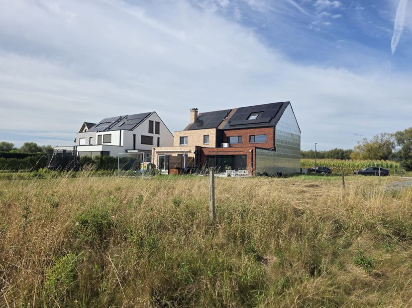 Spacieux terrain à bâtir (602 m²) pour maison semi-mitoyenne dans un quartier calme à Tisselt<br />
<br />
Ce terrain à bâtir allie un environnement v
