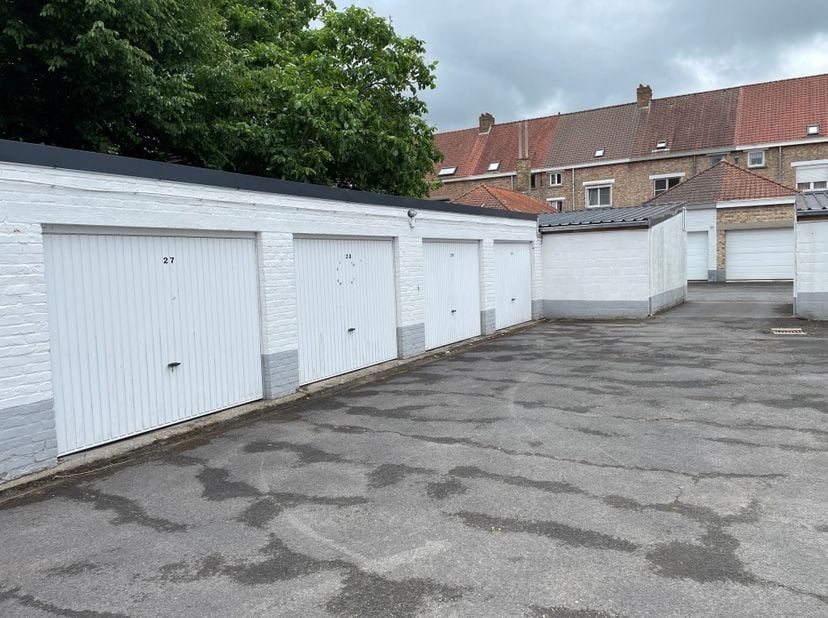 Garage à louer
                    à 8310 Assebroek