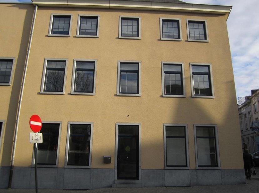 Bien professionnel à louer
                    à 3500 Hasselt