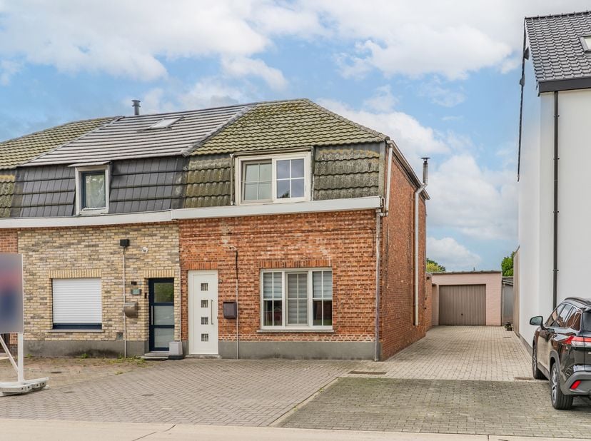 Instapklare halfopen bebouwing met zuidwestgerichte tuin in rustige omgeving<br />
Op zoek naar een instapklare woning met ruimte, comfort en een aang