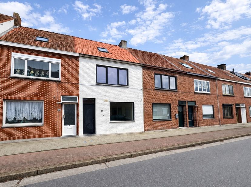MAIL NAAR CHADIA@WIJSVASTGOED.BE VOOR EEN BEZOEKAANVRAAG - TELEFONISCH WORDEN ER GEEN BEZOEKEN INGEPLAND !<br />
EERSTE BEWONING NA RENOVATIE - PRIMER