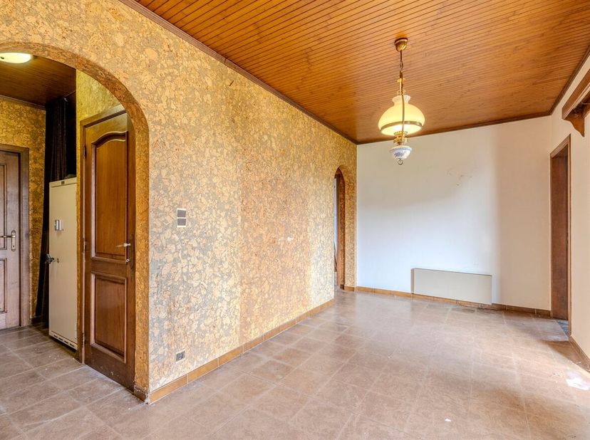 Immeuble de 3 chambres à coucher à rénover avec jardin donnant sur la verdure à Westerlo<br />
En entrant dans la propriété, vous pénétrez dans un hal