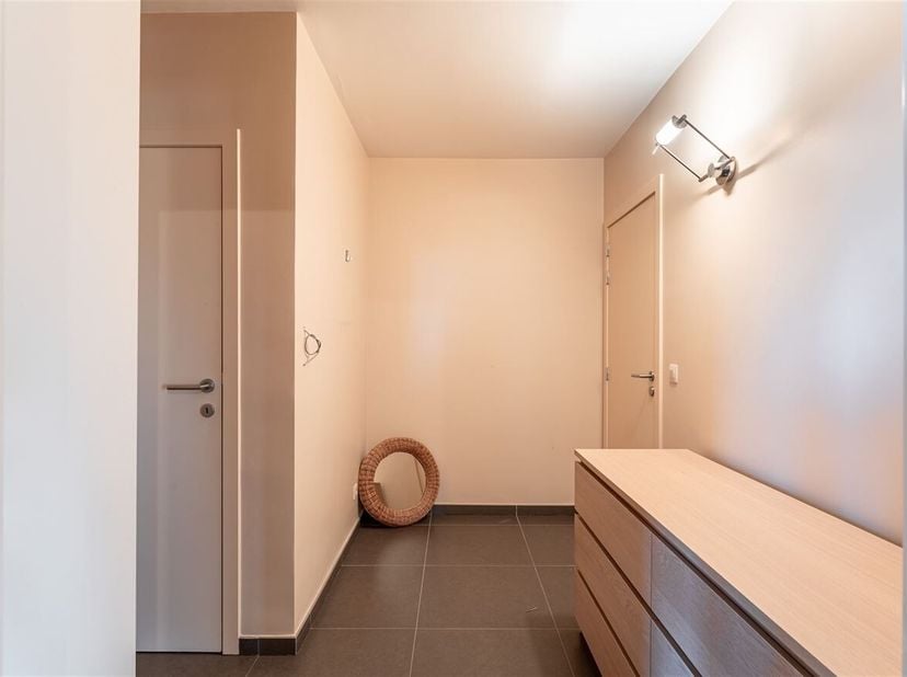 Ruim duplex appartement met staanplaats<br />
Deze ruime en instapklare duplex bevindt zich op Het Getske, een rustige en residentiële buurt in het ce