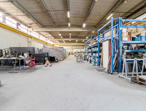                                         Bâtiment d’entreprise à vendre à Sauvenière, € 1.250.000
