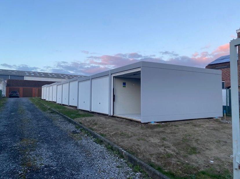 Komen - Garage te huur.+ Betonnen constructie+ Geen syndic kosten+ Oppervlakte van 14m2