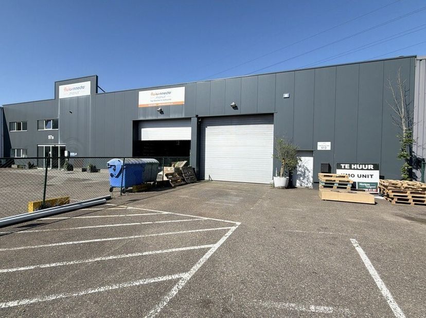 Cherchez-vous un entrepôt clé en main dans un emplacement stratégique du port d'Anvers ? Découvrez cette unité PME dans un complexe semi-industriel le